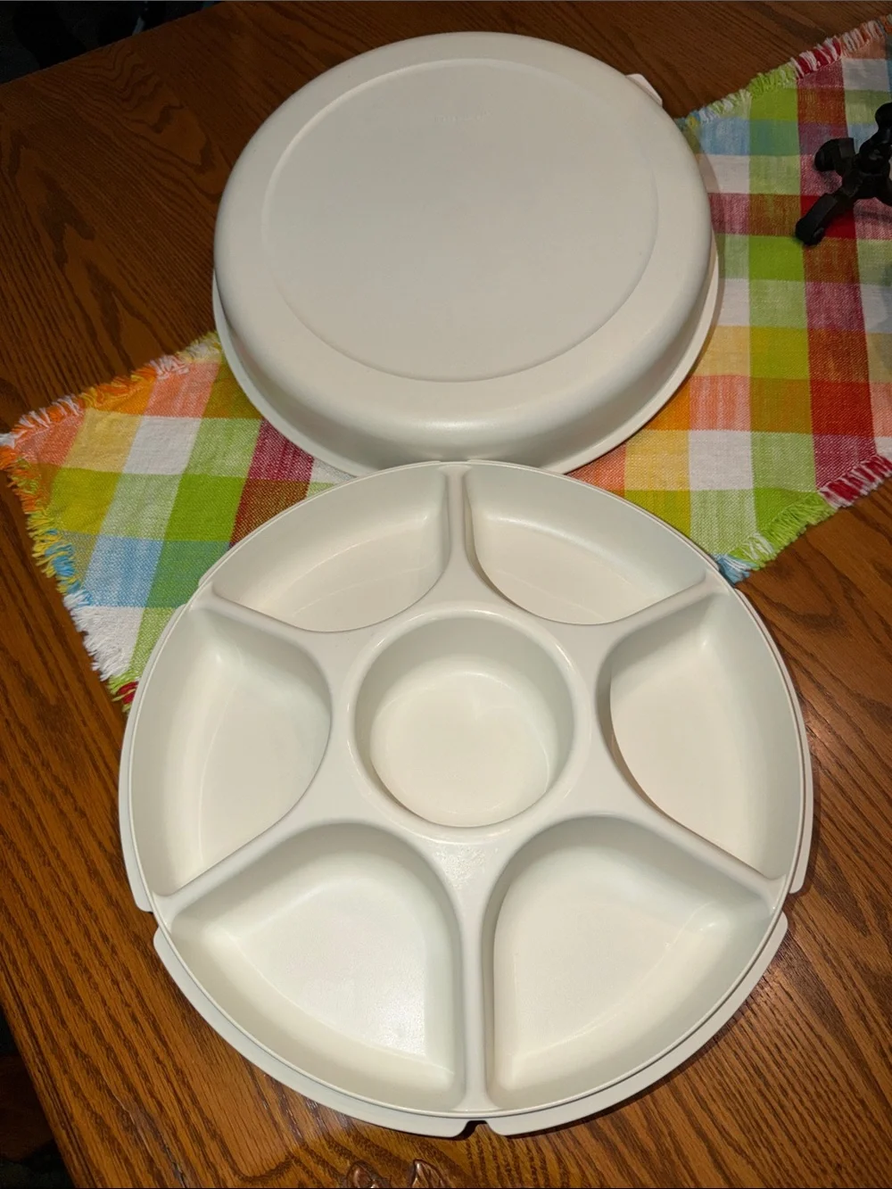 Tupperware vintage Cream Plastic 6-Section Serving Tray with Lid